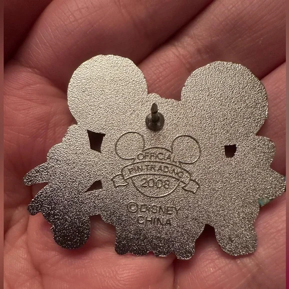 Disney Pirate Skull and Crossbones Trading Pin Mickey Ears 2008 - Picture 2 of 3